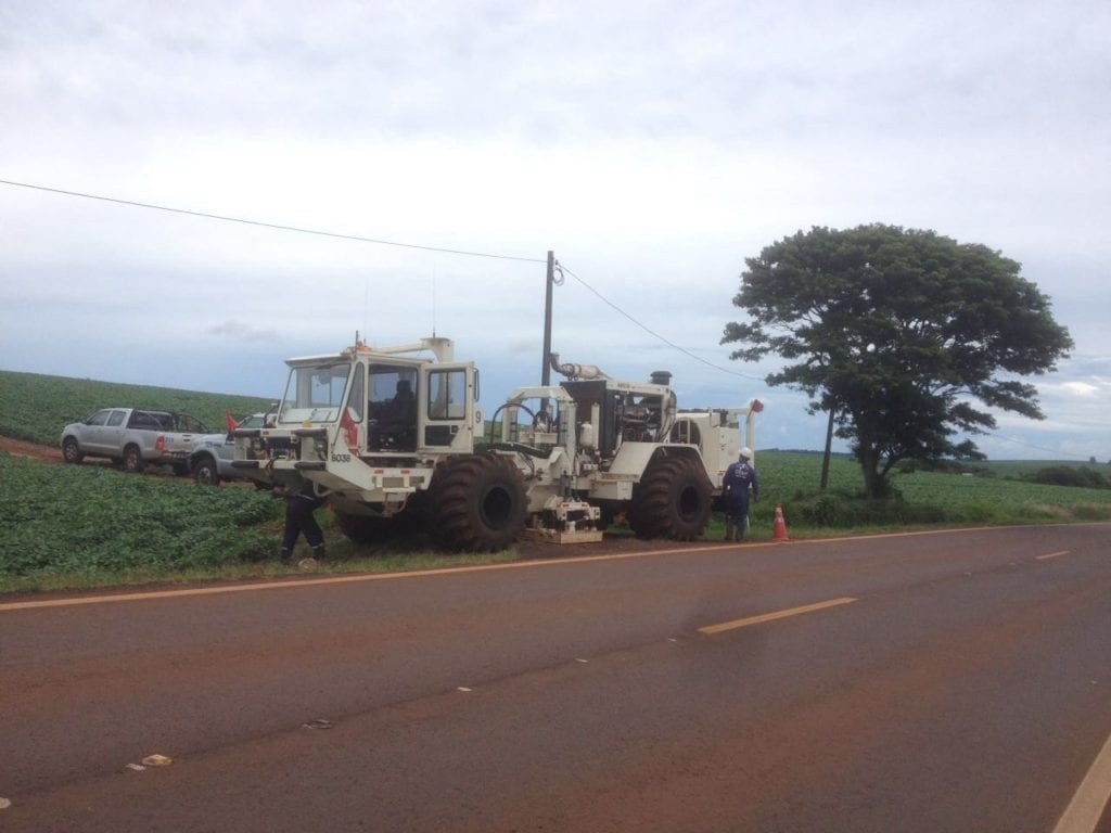 Caminhões vibradores estão no Oeste do Paraná.