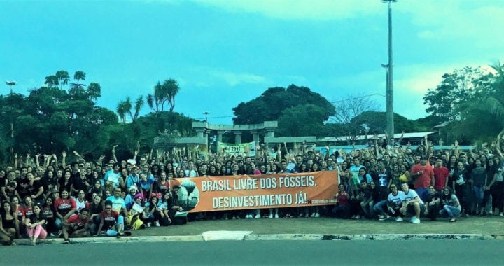 Juventude católica em marcha contra os combustíveis fósseis Juventude católica em marcha contra os combustíveis fósseis