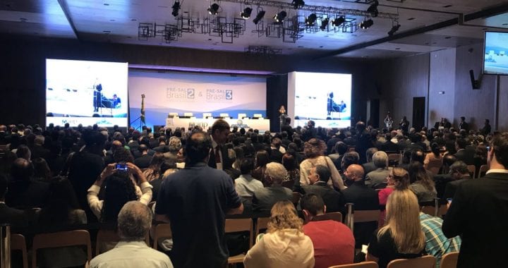 Mesmo com direito de entrada garantido, sociedade civil é barrada em leilão Mesmo com direito de entrada garantido, sociedade civil é barrada em leilão