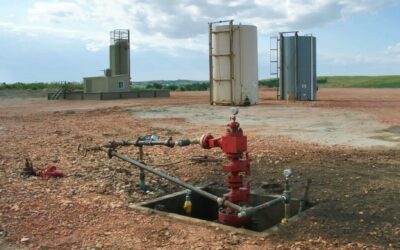 Poço de Fracking nos EUA. Crédito: Wikimedia Commons.